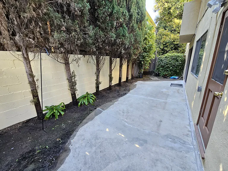 525 N Flores St #2 — Photo 17