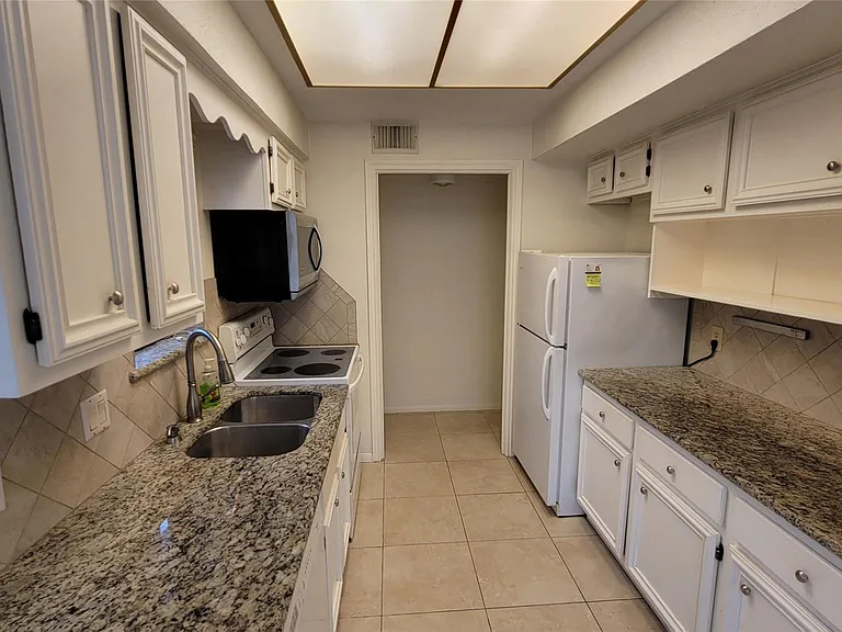800 Country Place Dr #301 — Photo 7