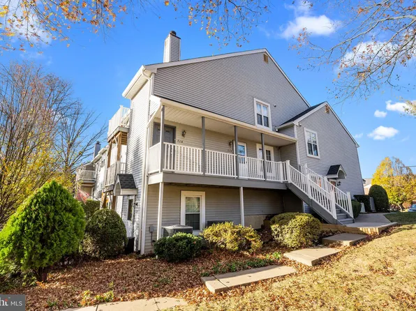 713 Sparrow Ln, Langhorne, PA 19047