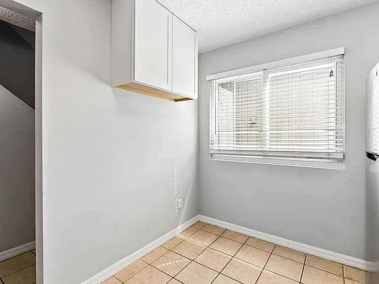 833 Mary St #A — Photo 11