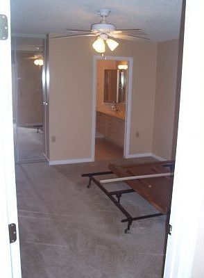 4th image of 504 Live Oak Ln