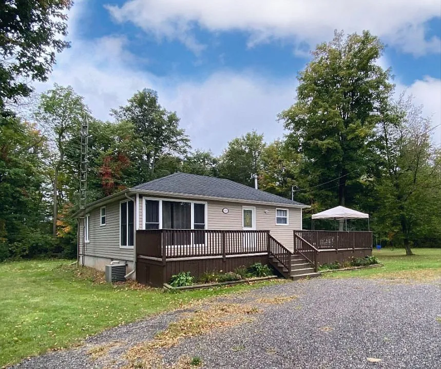 4870 Mapleview Cres