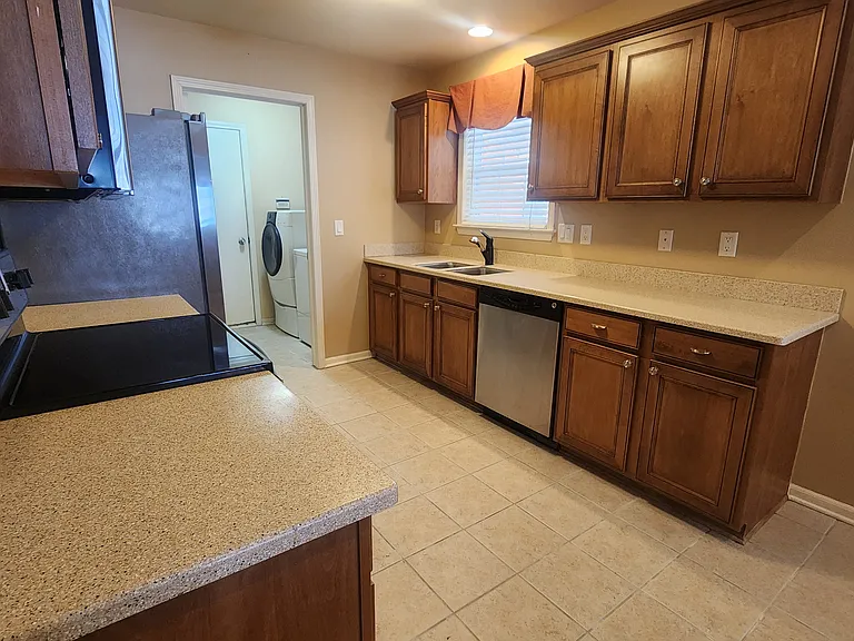 6146 Lone Oak Cir #B1 — Photo 7
