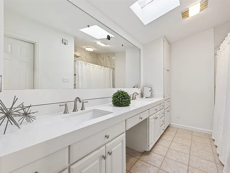 5643 Piping Rock Ln — Photo 40
