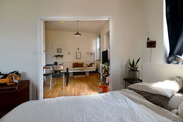 Rented by J Misrahi Realty Corp | media 28