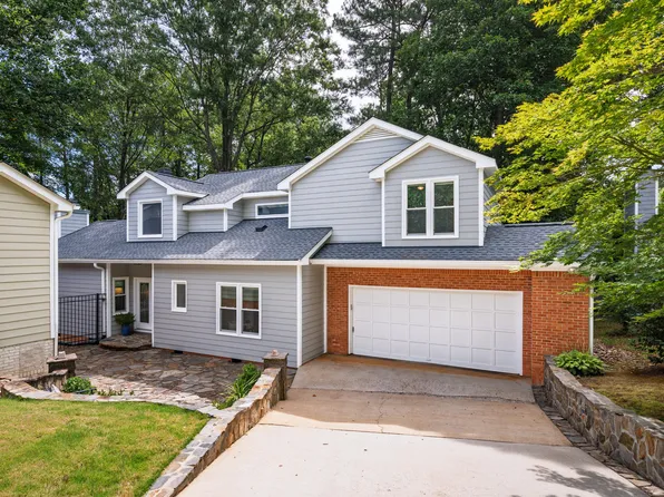 104 Tiercel Ct, Cary, NC 27518