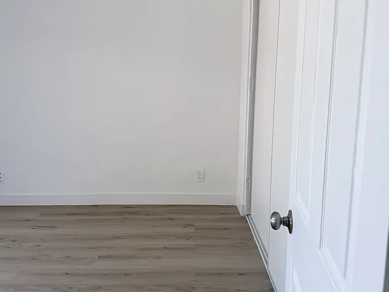 8512 Balboa Blvd #11 — Photo 10