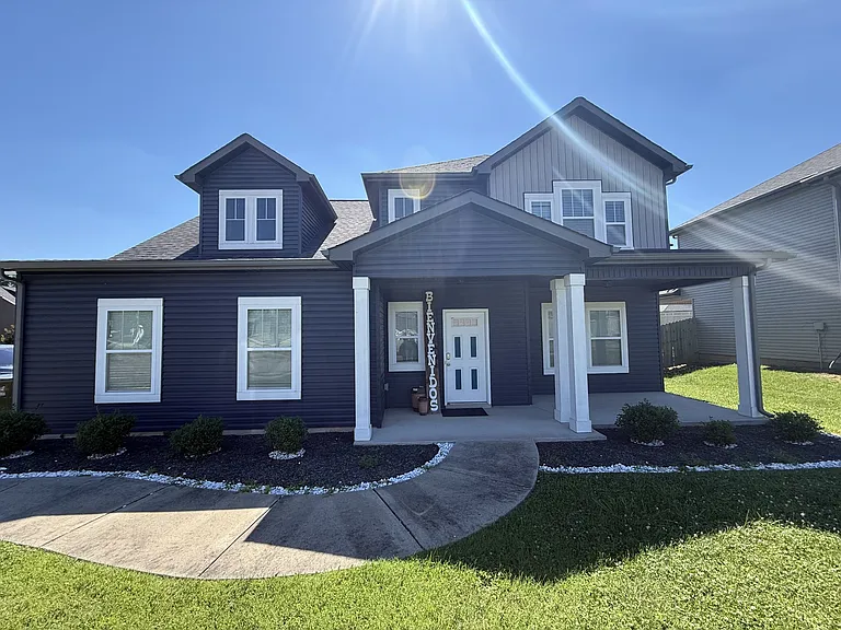 1142 Eagles View Dr — Photo 1