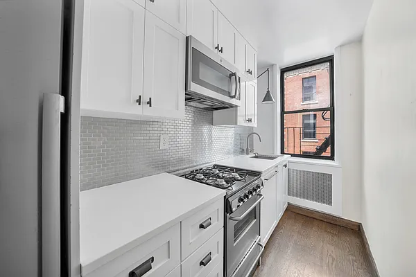 Rented by Douglas Elliman | media 14