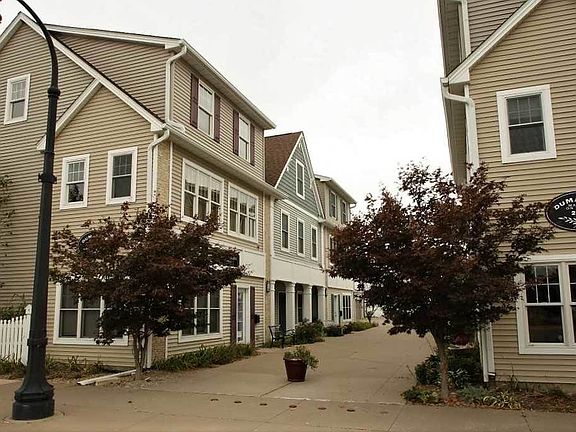 2nd image of 2052 3rd Ave