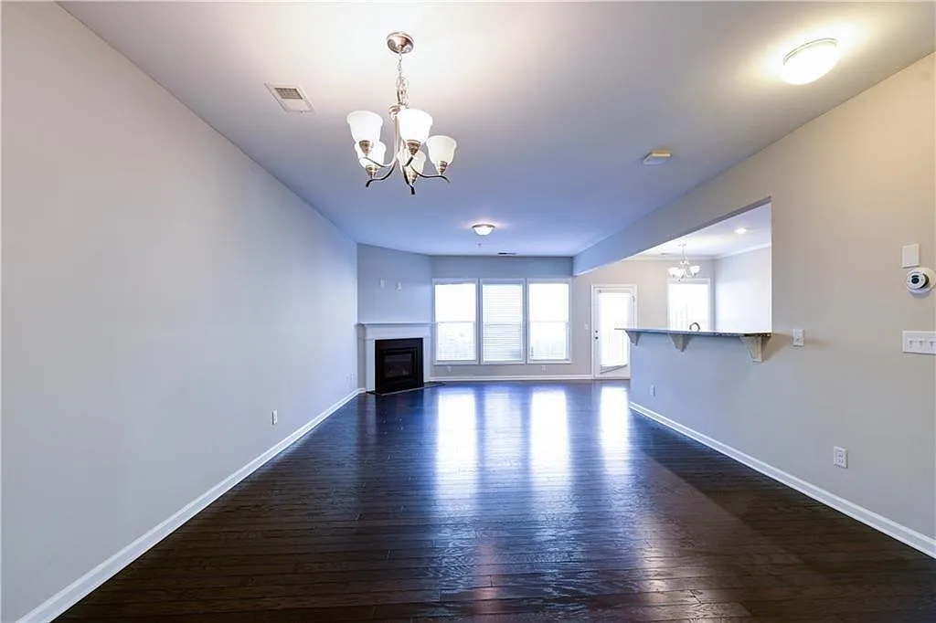3 bed, 2.5 bath, 1986 sqft, $2,250 — Photo 4