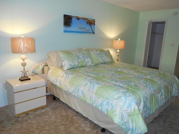 King Size Bed with new mattress and bedding