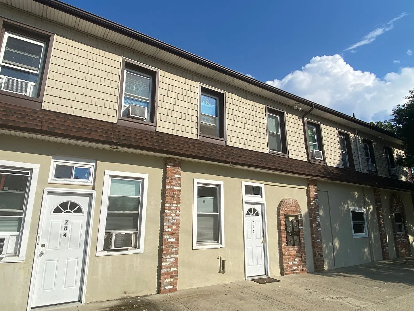 700 Emory St. — Photo 1