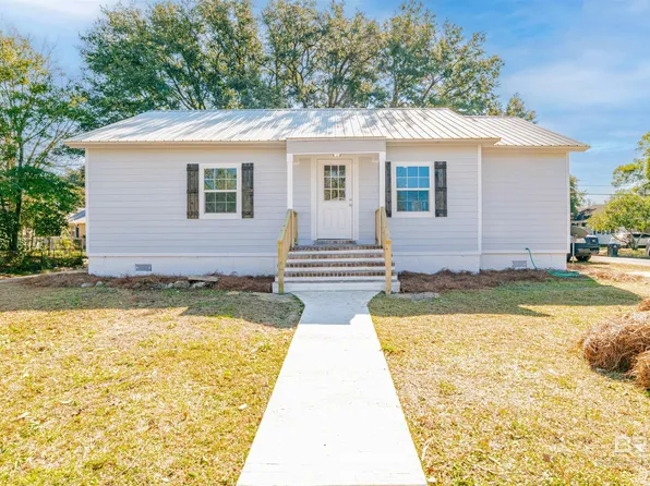 300 2nd St, Chickasaw, AL 36611