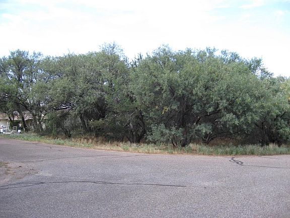 2nd image of 566 E Melinda Ln