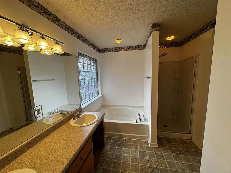 276 Gloucester Dr — Photo 13