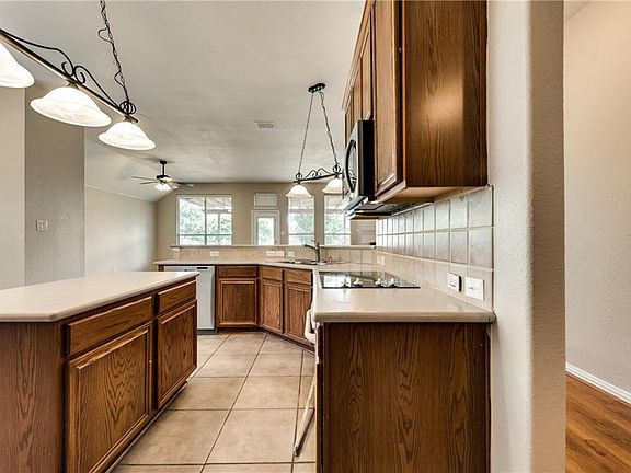 4th image of 2309 Bridgeport Dr