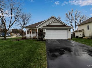 8 Sweethaven Ct, Amherst, NY 14228