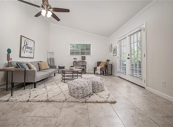 3rd image of 3102 Glen Ora St #103