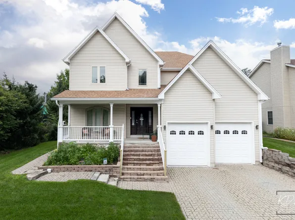 1228 Bishop St, West Chicago, IL 60185