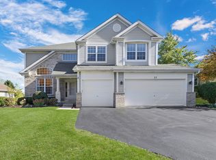 77 Bridlepath Dr, Lindenhurst, IL 60046