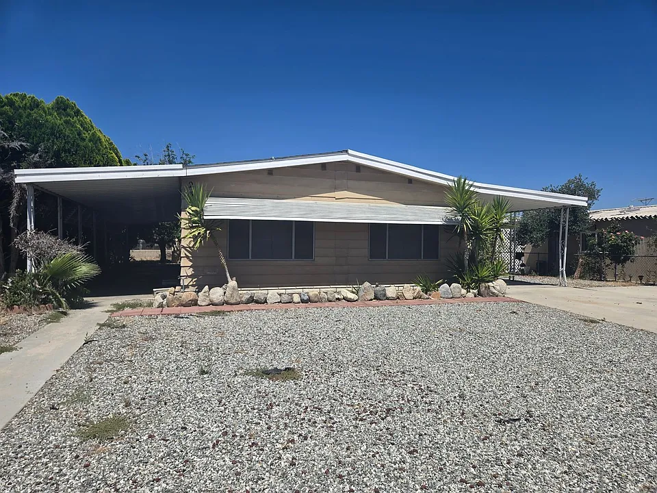 25313 De Waide Ave