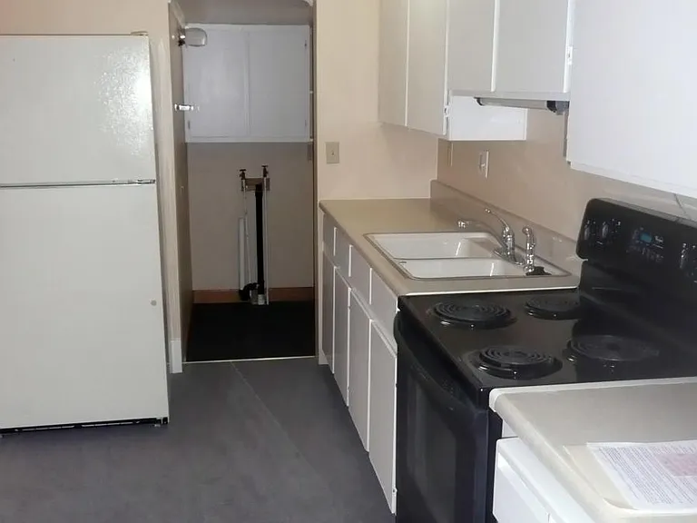1302 S Overland Trl — Photo 3