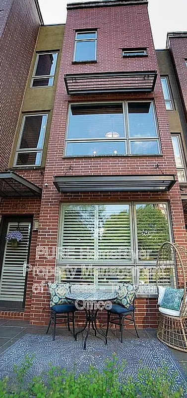 2 bed, 1.5 bath, 1304 sqft, $2,400 — Photo 1