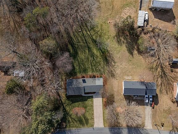 5th image of 213 Grassy Creek Dr