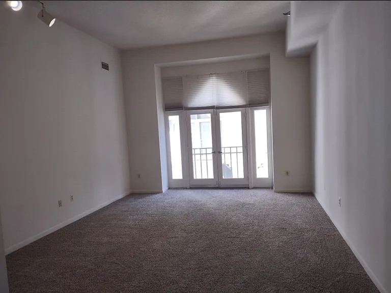 Marlboro Classic Apt & Redwood Square — Photo 74