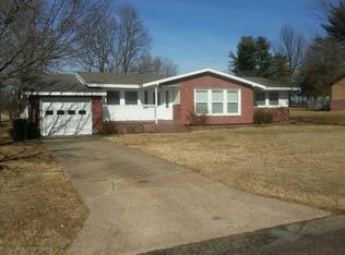 904 Hillcrest Dr, Monett, MO 65708