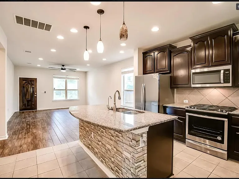 14215 McCoy Loop — Photo 6