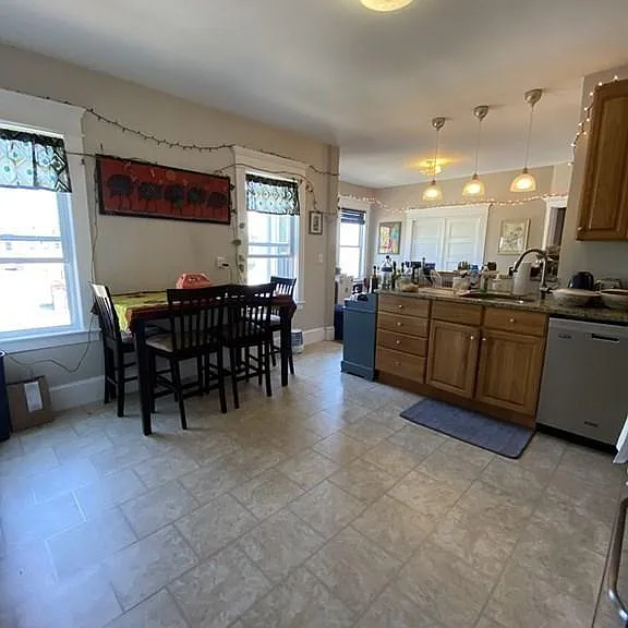 4 Adamson St #4 — Photo 2