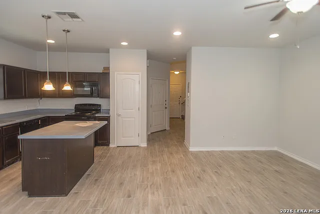 3 bed, 2.5 bath, 1810 sqft, $1,575 — Photo 4