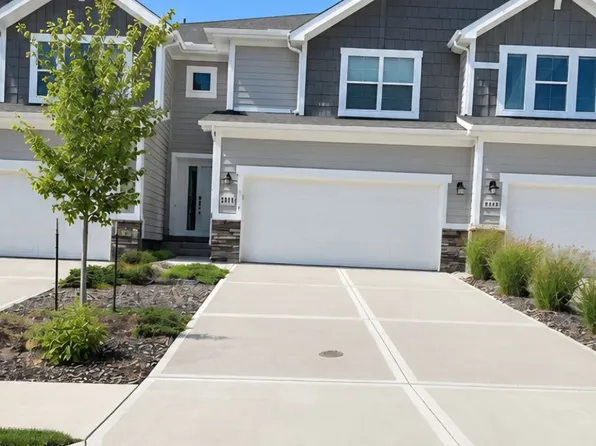 3724 SW Walsh Dr, Lees Summit, MO 64082