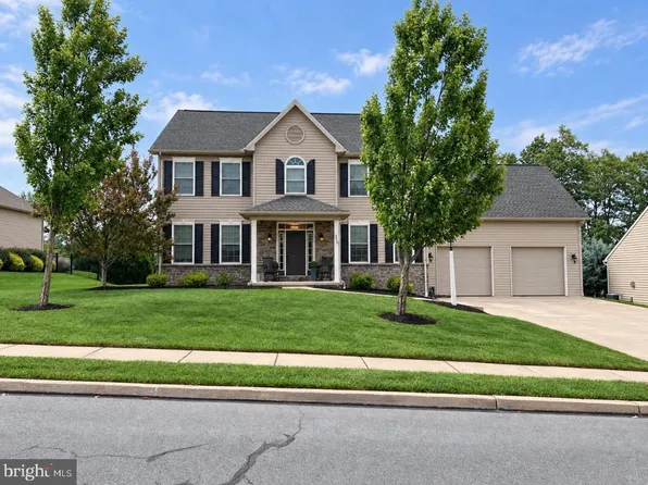 220 Dunbar Dr, Mechanicsburg, PA 17050