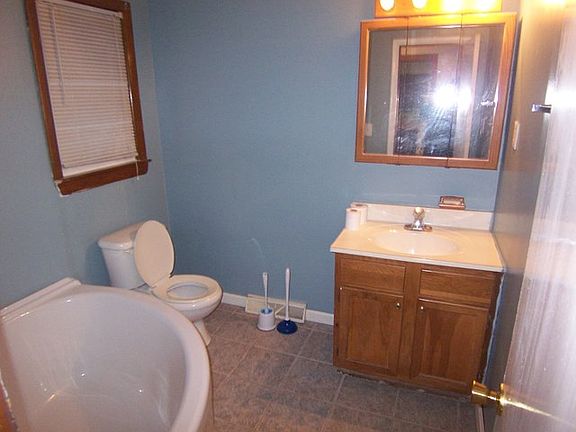 5th image of 92 Delmar Dr