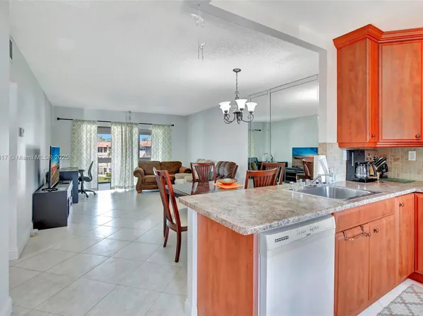 4801 NW 34th St APT 612, Lauderdale Lakes, FL 33319