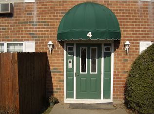 460 Old Town Rd APT 4F, Port Jefferson Station, NY 11776