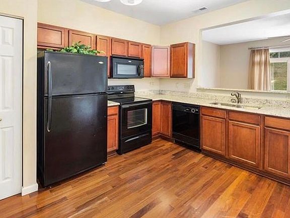 2nd image of 4807 Heritage Heights Cir