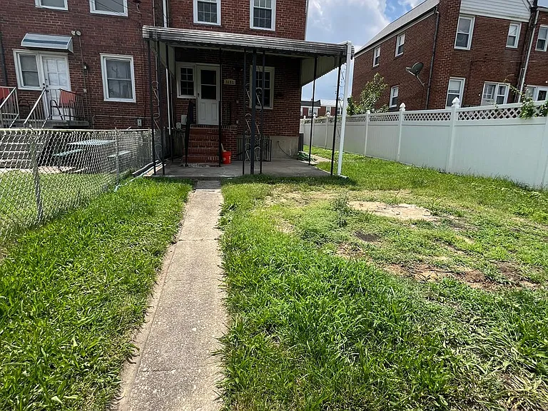 7452 Lawrence Rd — Photo 14