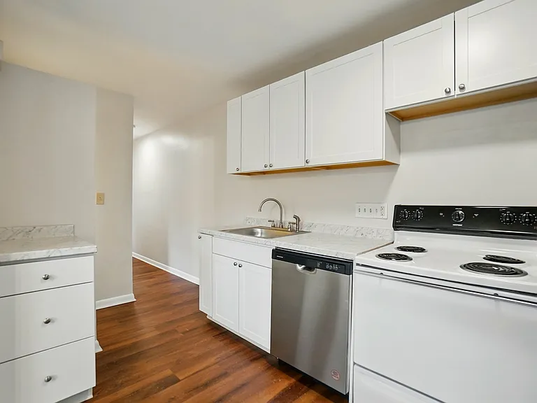 7839 Newbedford Ave #4 — Photo 14