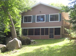 18 Breezy Point Ln, Newcomb, NY 12852