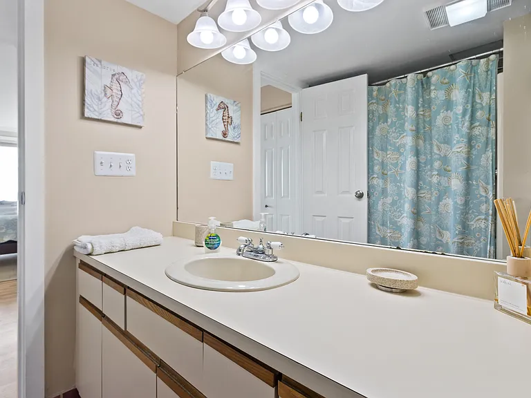 1 Seacliff Ave — Photo 38