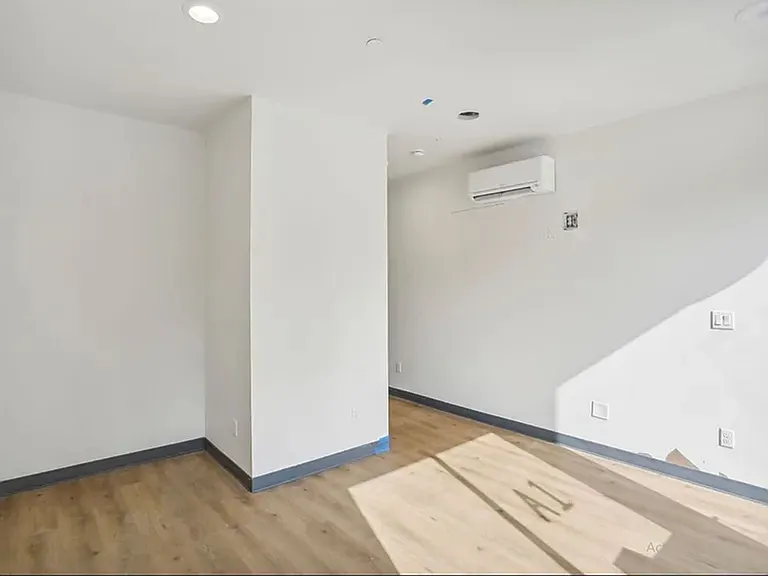 4729 21st Ave NE — Photo 16