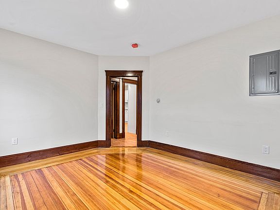 4th image of 27 Hyde St #3