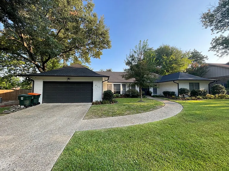 817 Spring Creek Dr — Photo 2
