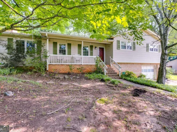 230 King Arthur Dr, Woodstock, GA 30189