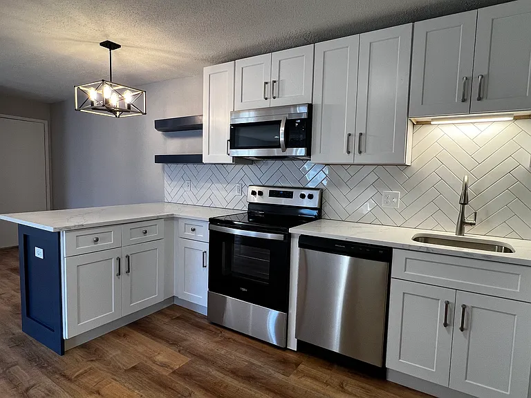 2 Pineland Avenue — Photo 33