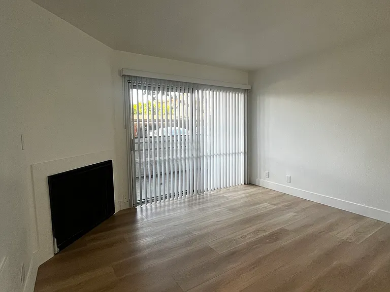 Park West Apartments — Photo 24